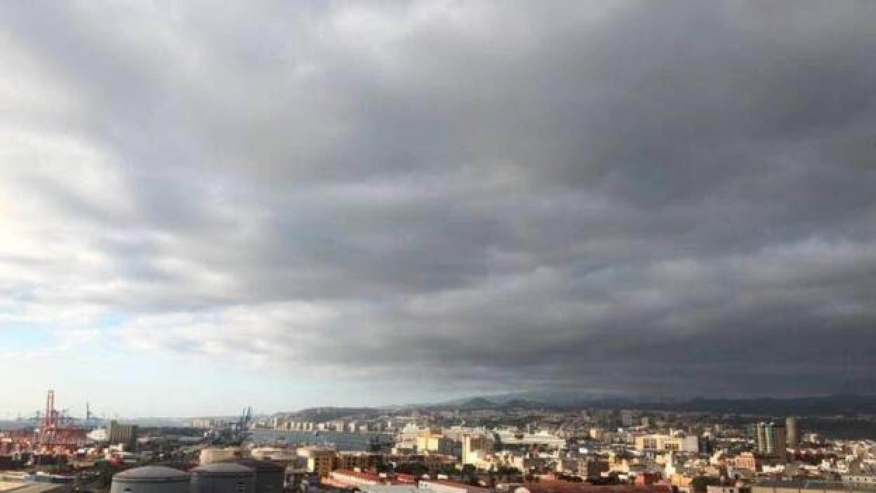 Nubes bajas en el último domingo del invierno