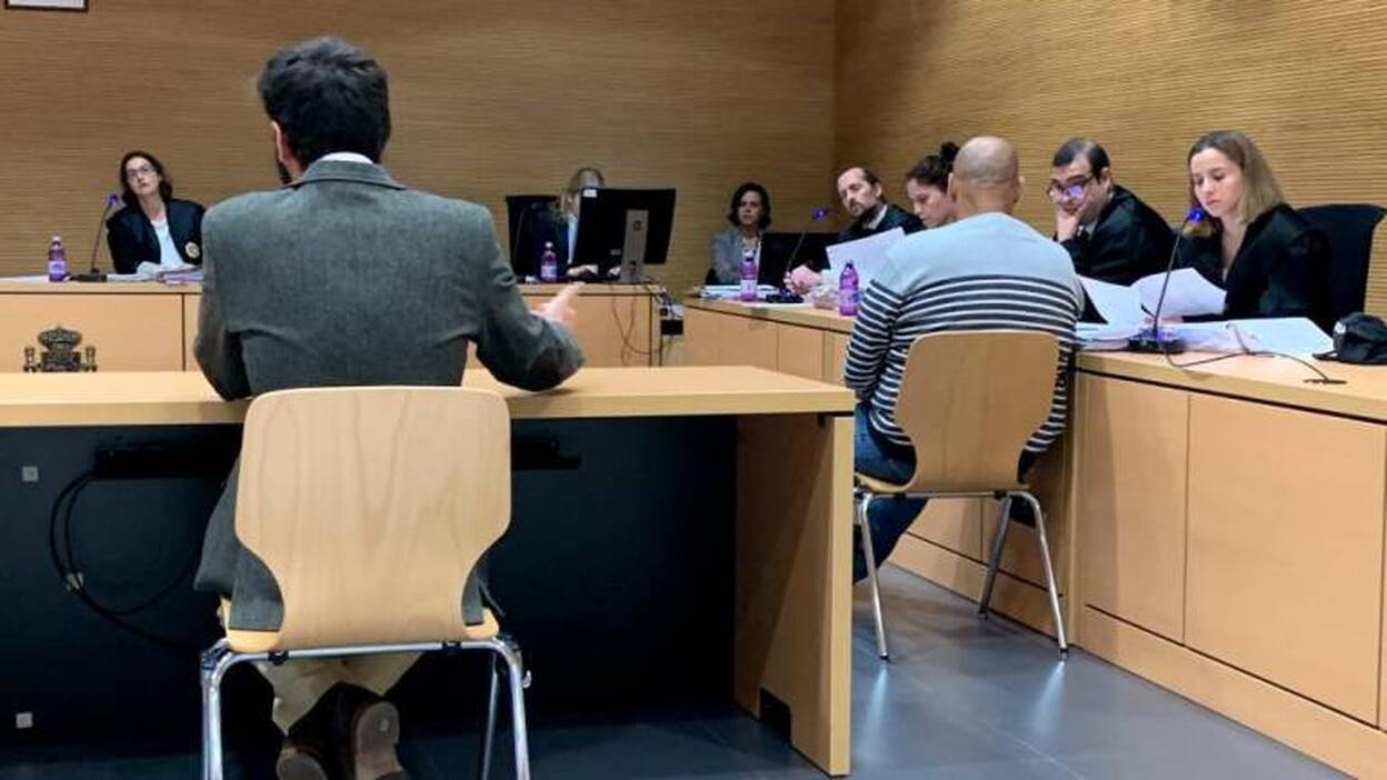 La víctima tenía cortes «desde el cuello a las rodillas»