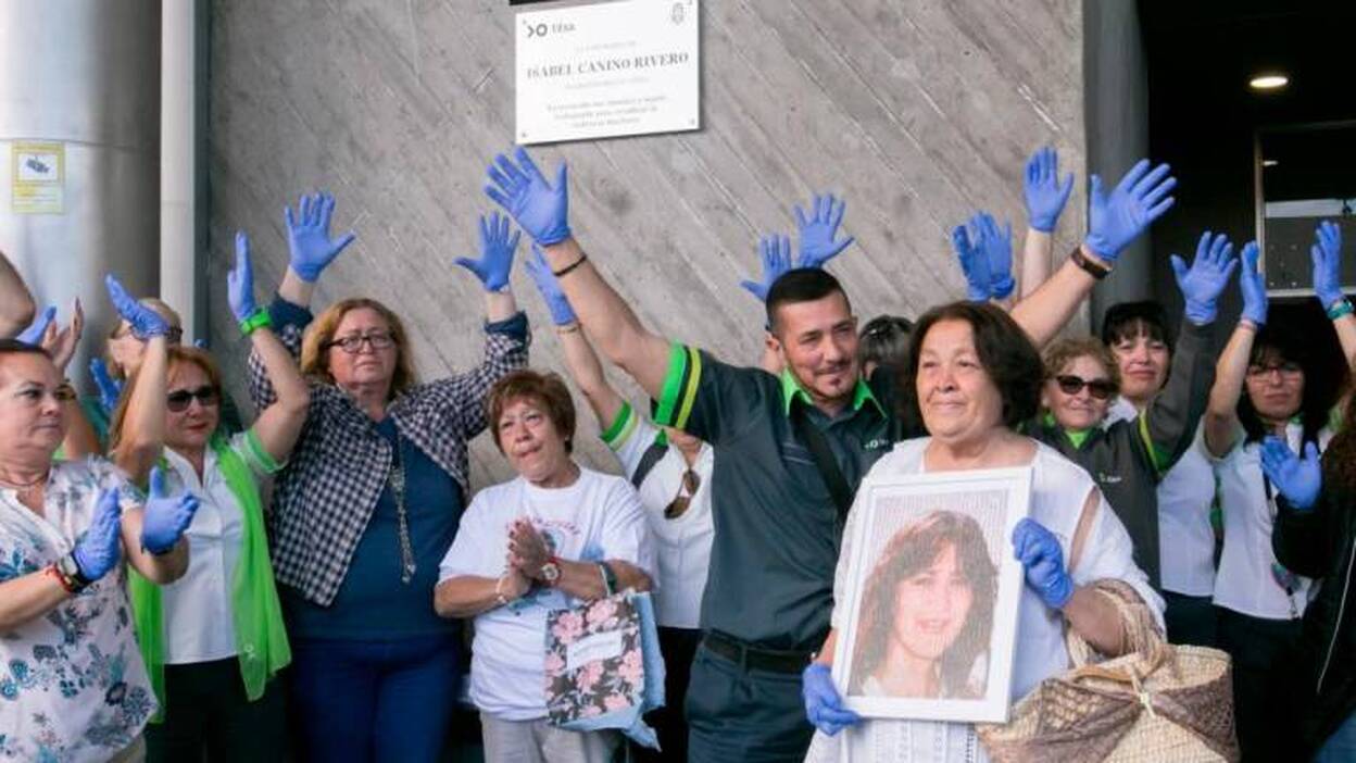 Trabajadores de Titsa recuerdan a Isabel Canino tras diez años del asesinato