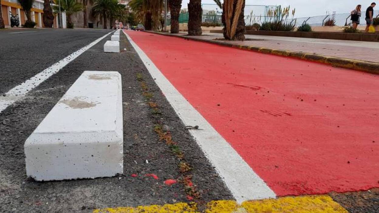Los separadores del carril bici de Paseo de Chil, un «peligro»