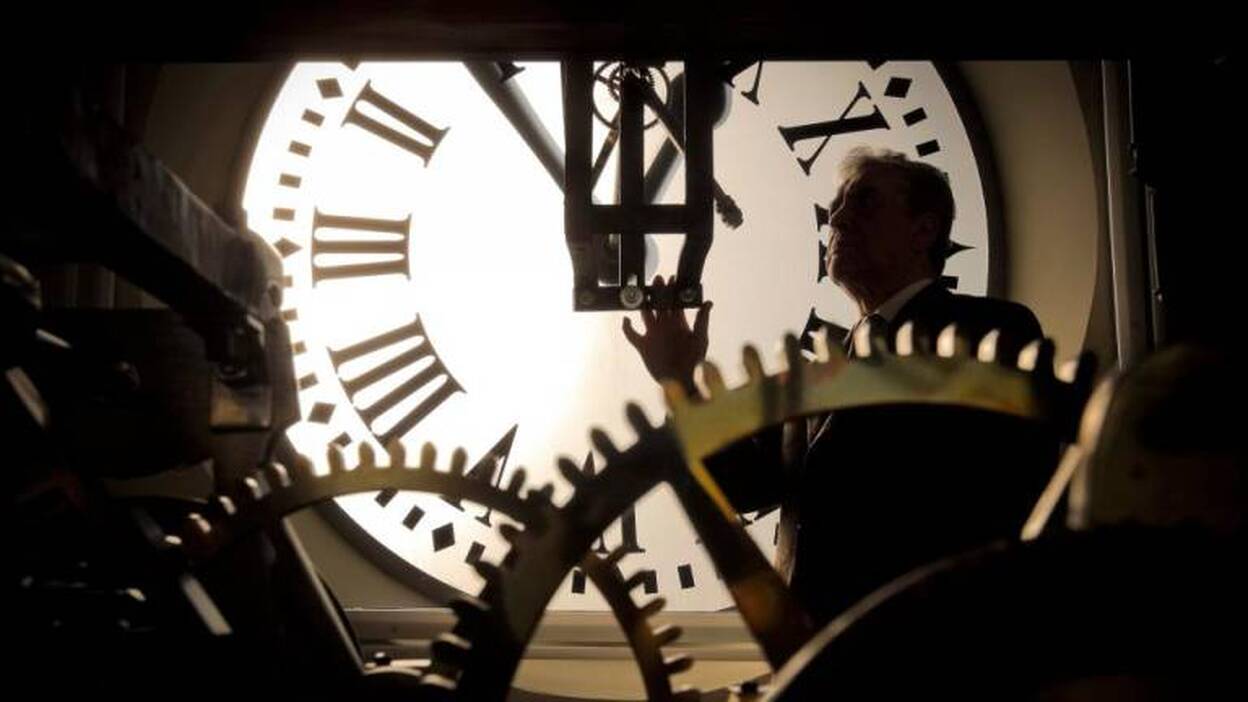 El Gobierno defiende que Canarias siempre tenga «una hora menos»