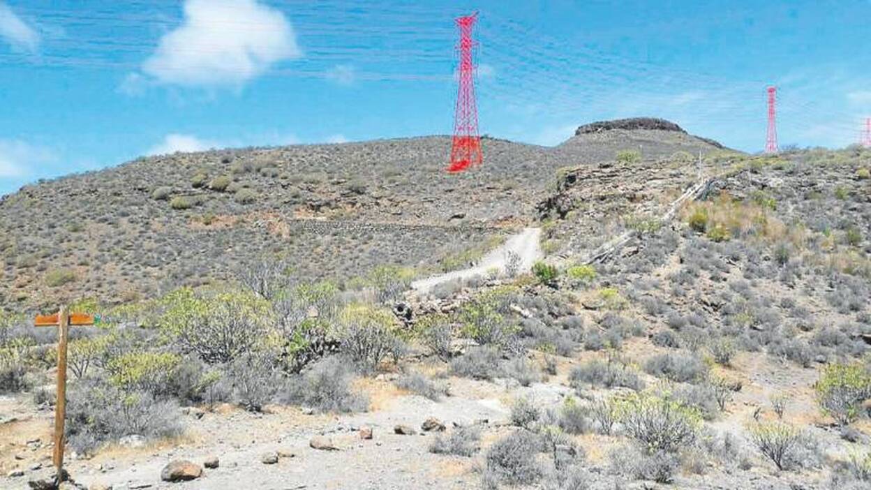 El tendido eléctrico de Chira-Soria elegido es el que más suelo protegido cruza