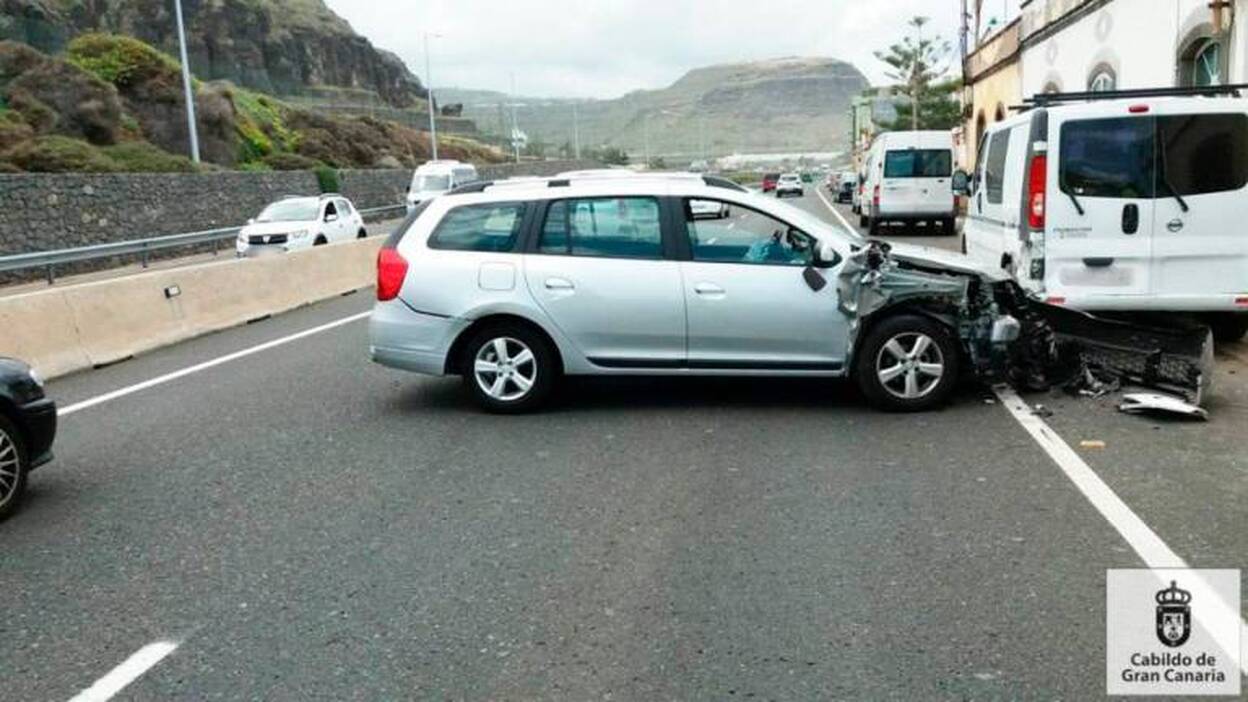 Colapso en la GC-2 por una colisión