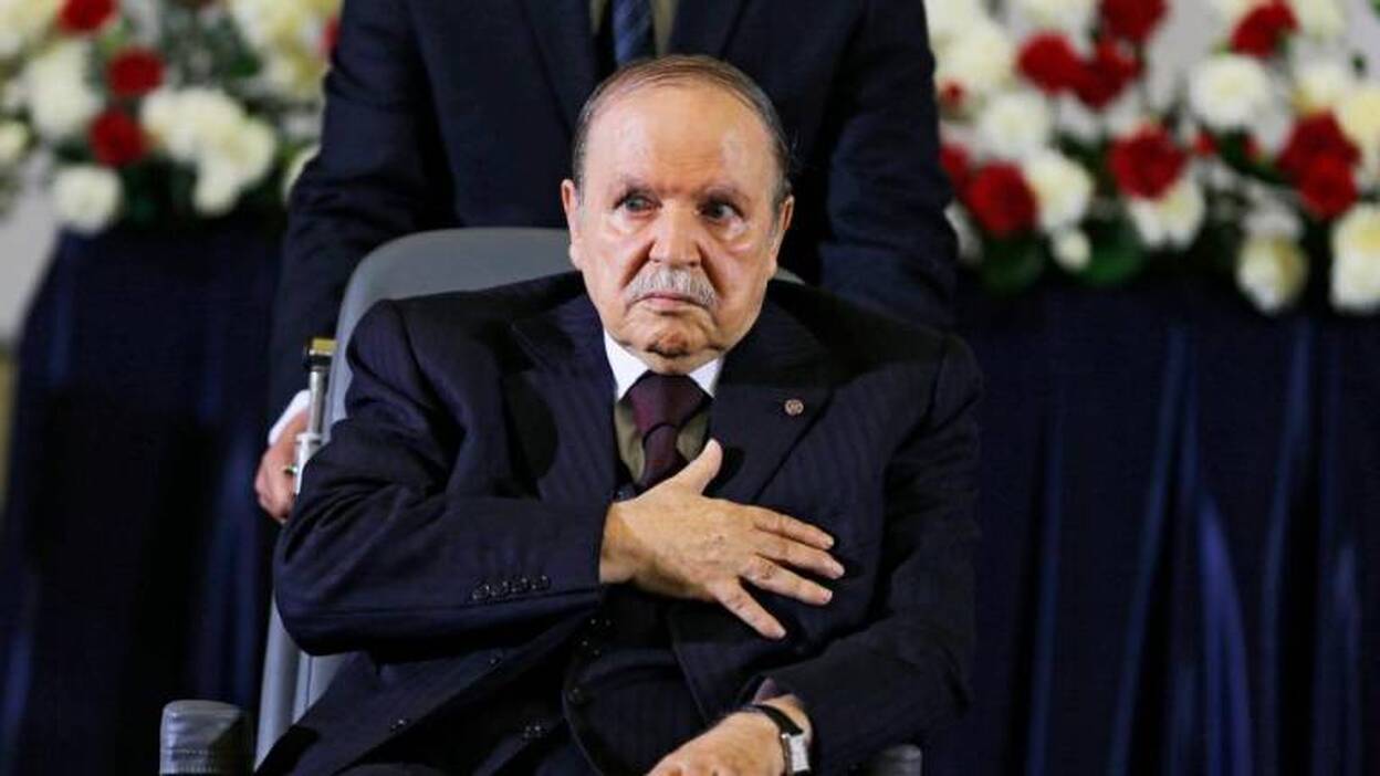 Bouteflika renuncia a la presidencia de Argelia