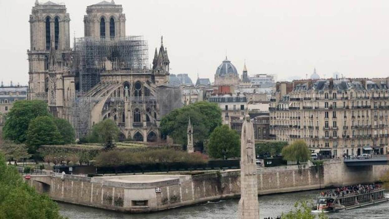 Louis Vuitton y la familia Pinault donan 300 millones para Notre Dame