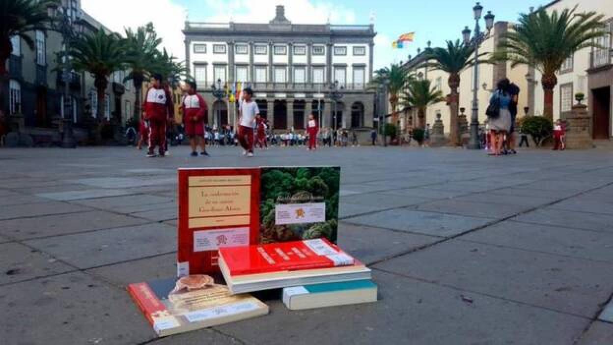 Libros sueltos por las calles de Vegueta