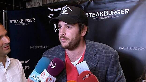 Aless Lequio, apoyado por sus padres