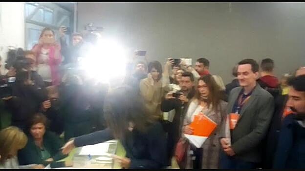 Le niegan el saludo en la mesa a Arrimadas