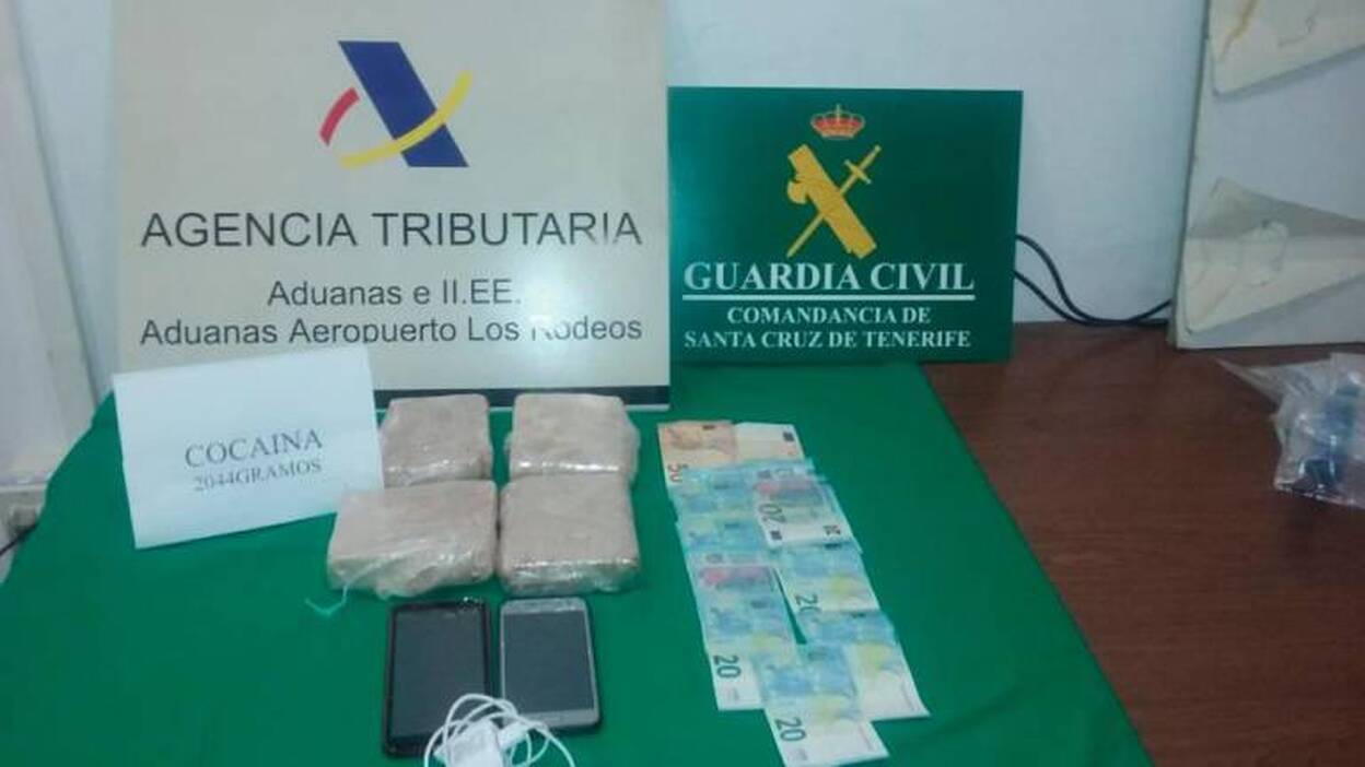 Detiene en el aeropuerto Tenerife-Norte a una mujer que introducir en la isla más 200 gramos de cocaína