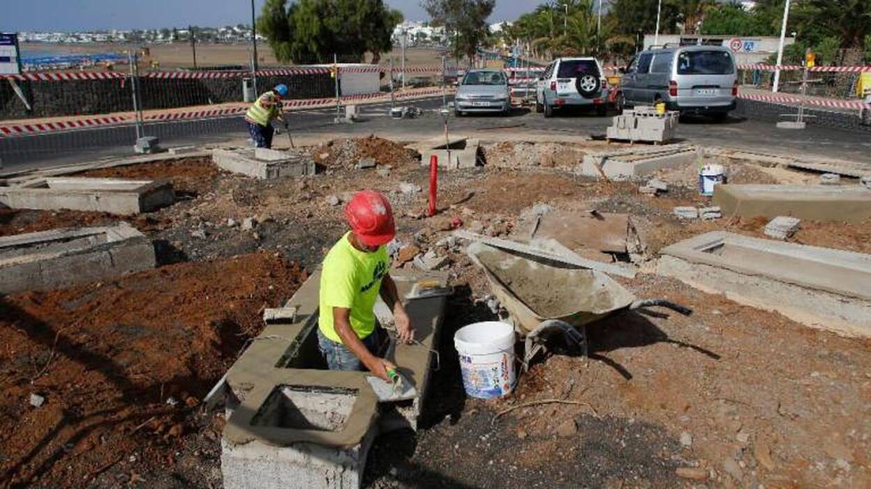 La construcción salva a la economía canaria