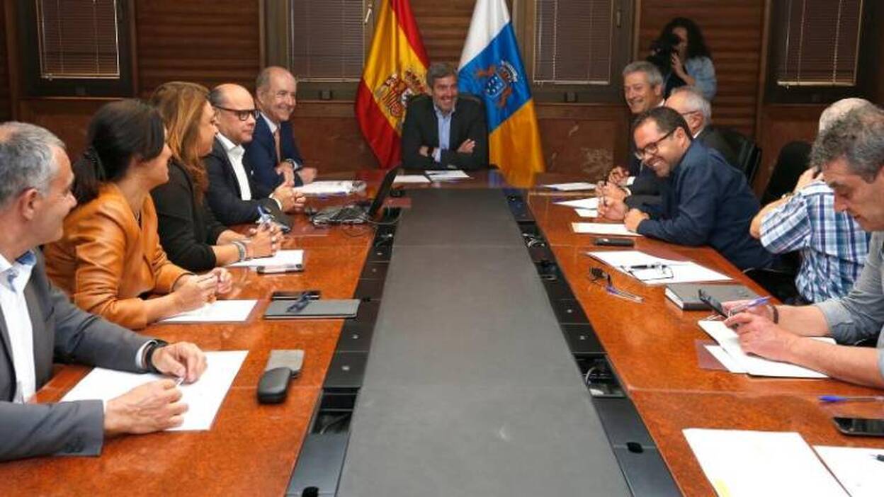 Canarias gasta su superávit sin esperar autorización