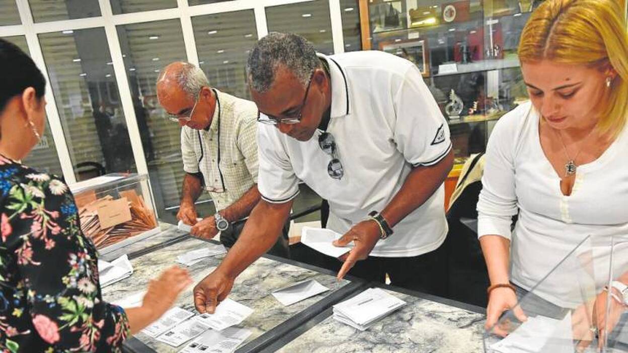 La ola Sánchez aúpa al tripartito