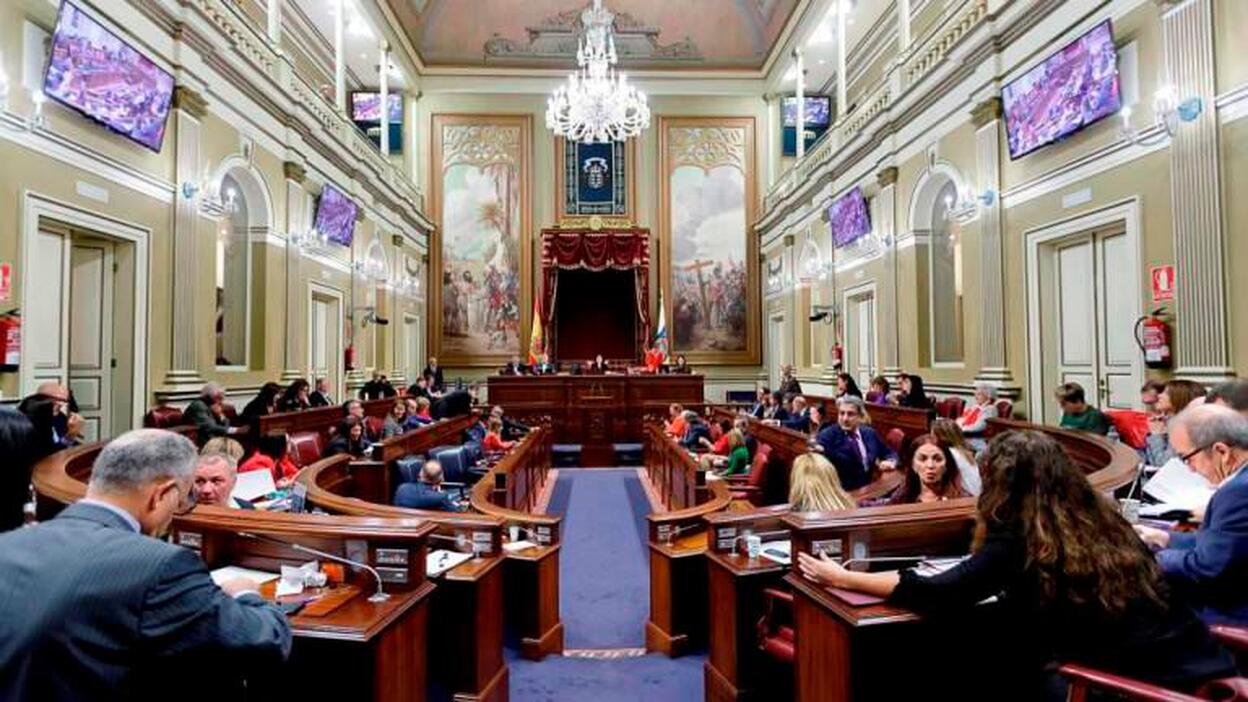 El PSOE gana en Canarias y la mayoría suspende al Gobierno