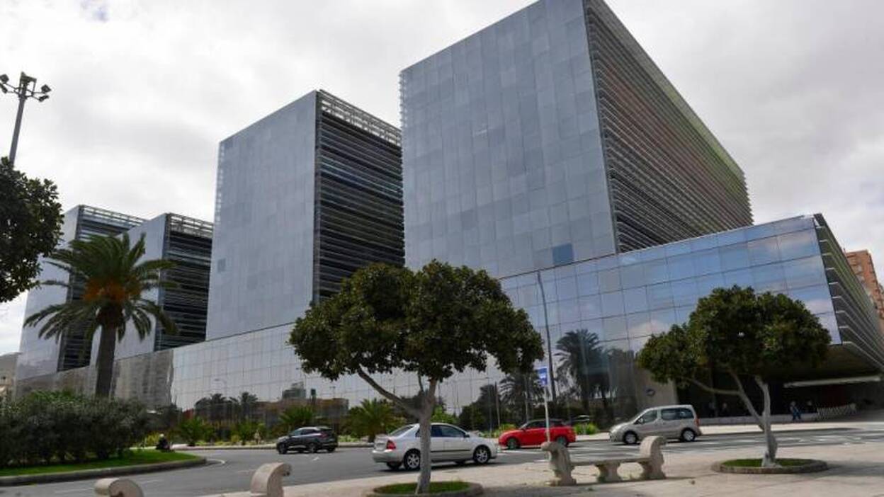 A juicio por haber apuñalado a su marido mientras dormía