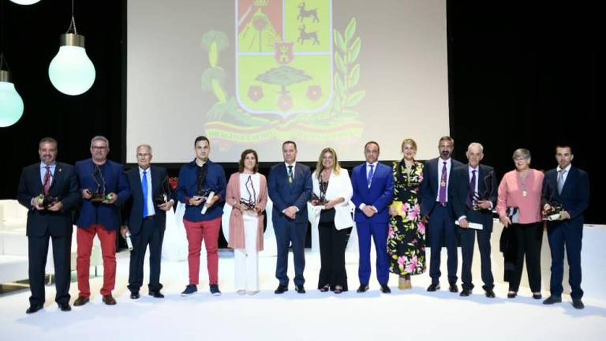 Moya rinde honores a la trayectoria y compromiso con el municipio