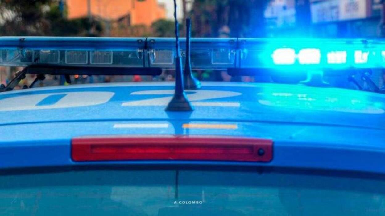 Muerde y desgarra la oreja a un hombre