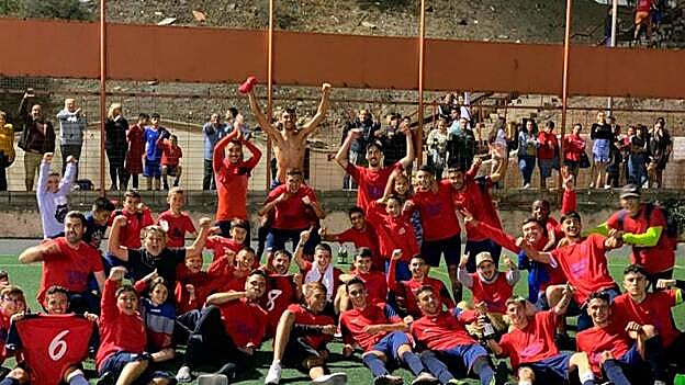 El San Juan Tres Palmas festejó con sus seguidores su retorno a Preferente. /  C7