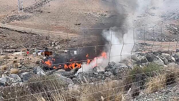 Fuego junto a la GC-1 en Maspalomas