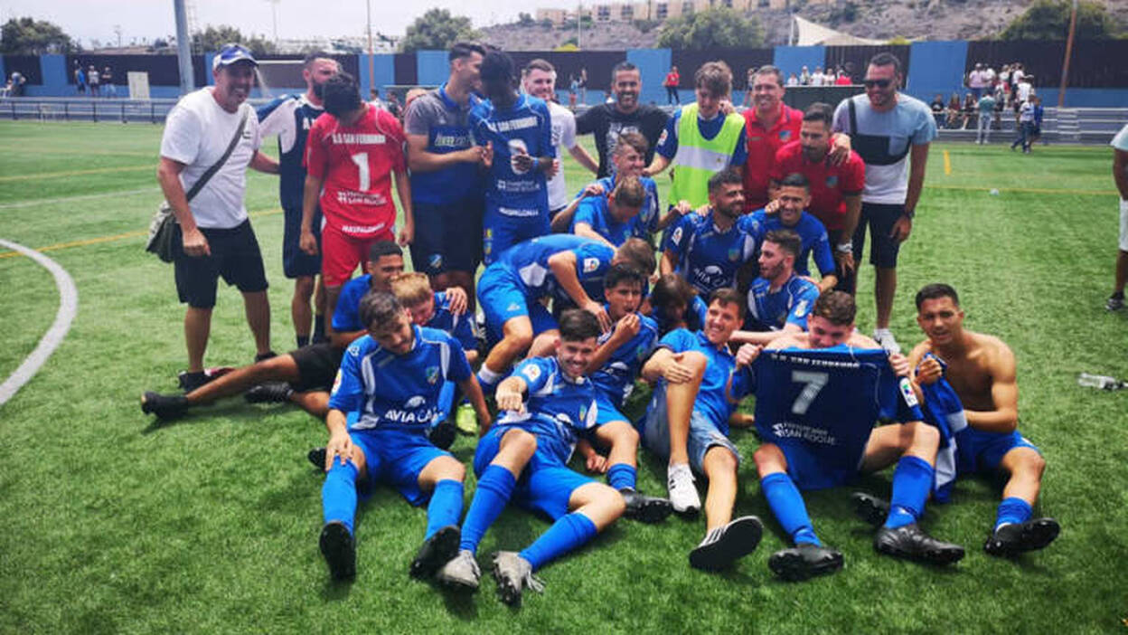 El San Fernando firma el ascenso en la tanda de penaltis