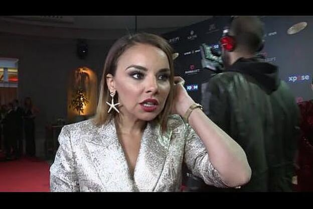 Chenoa ni confirma ni desmiente