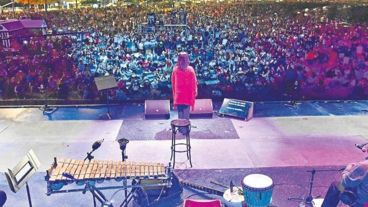 Latitud Azul insiste en sacar de la playa el concierto de la noche de San Juan
