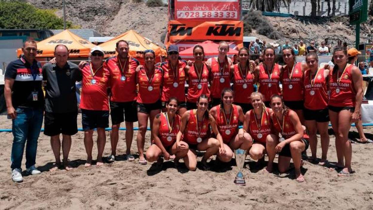 Españoles y portuguesas conquistan Playa del Inglés