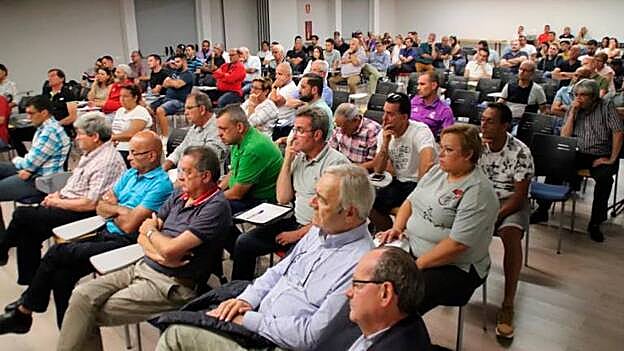 Los clubes, cada vez en mayor medida, participan en la vida federativa que coordina la FIFLP. /  MLV