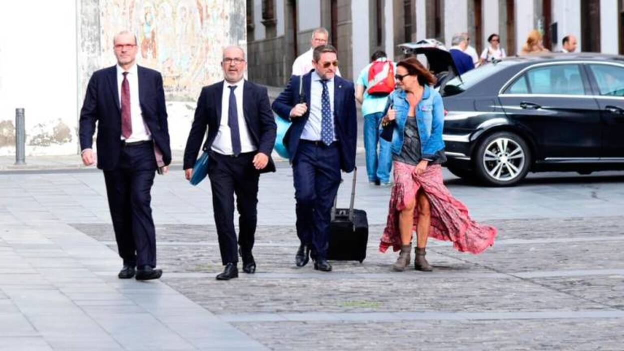 La Fiscalía recuerda que fue Alba quien metió en su despacho a quien lo grabó