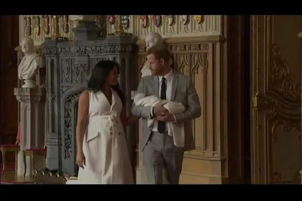 Enrique y Meghan bautizan a Archie en la intimidad