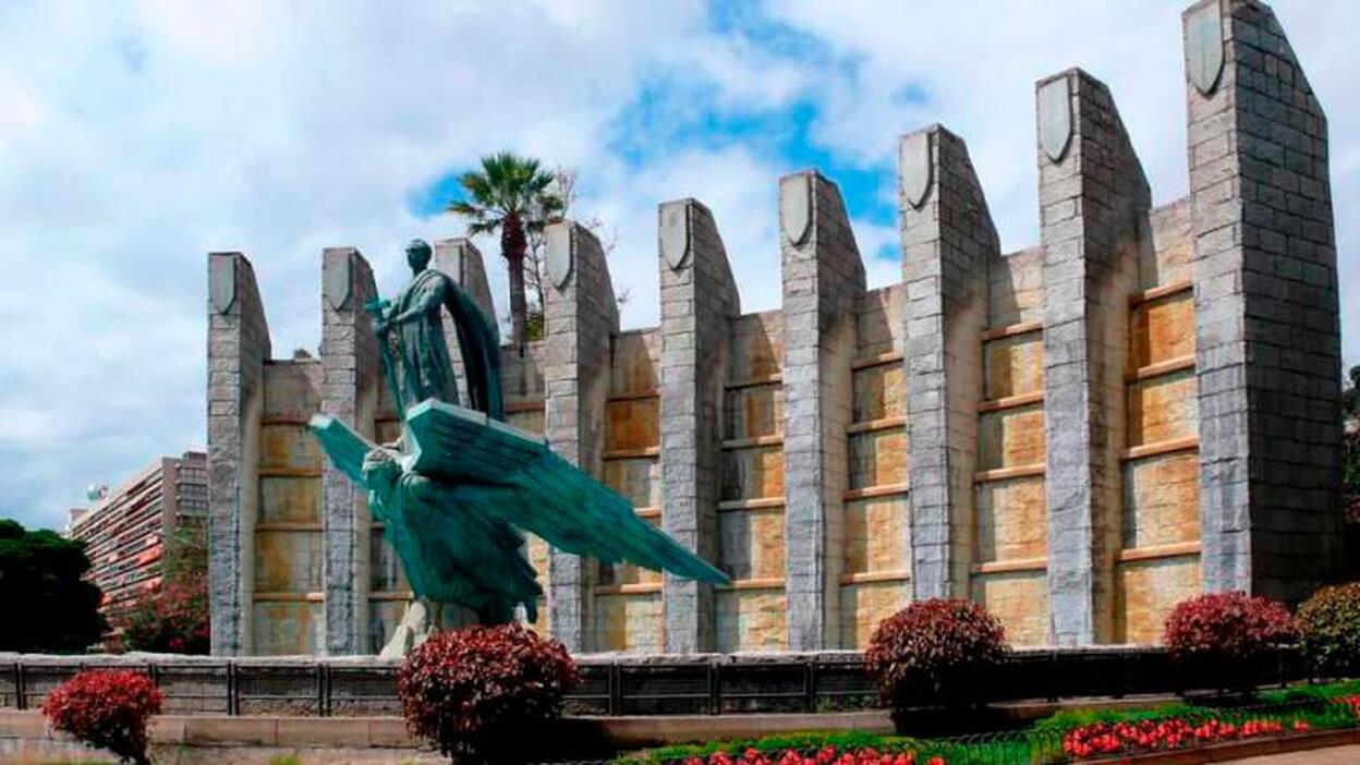 Exigen al Ayuntamiento de Santa Cruz de Tenerife la retirada del monumento a Franco