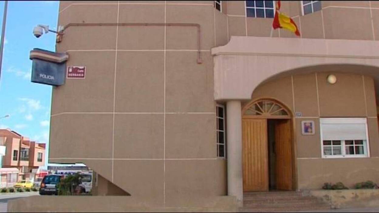 Detienen a una pareja tras tratar de robar en una casa