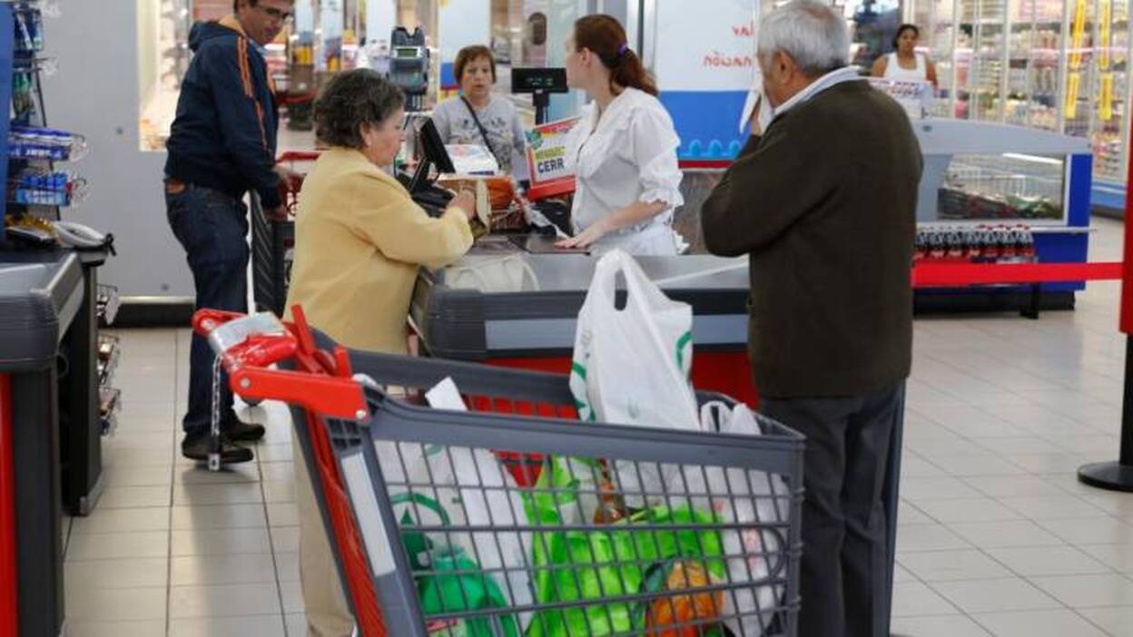 Los hogares canarios gastan un 18% menos que en 2007