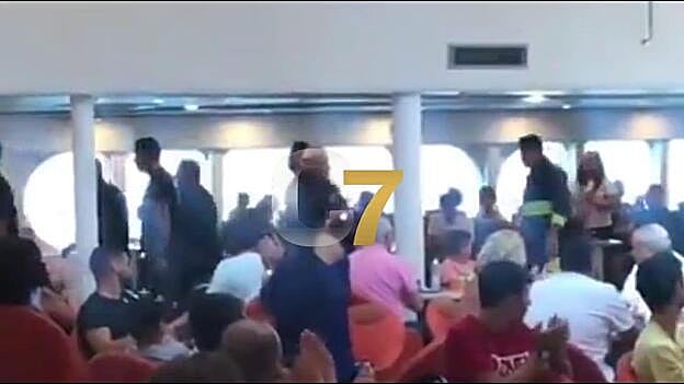 Emotiva bienvenida a los bomberos de Fuerteventura