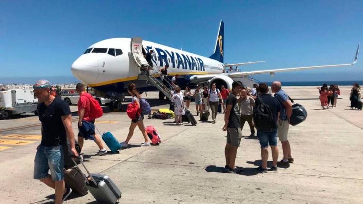 Los sindicatos se movilizan para exigir que Ryanair cumpla la ley
