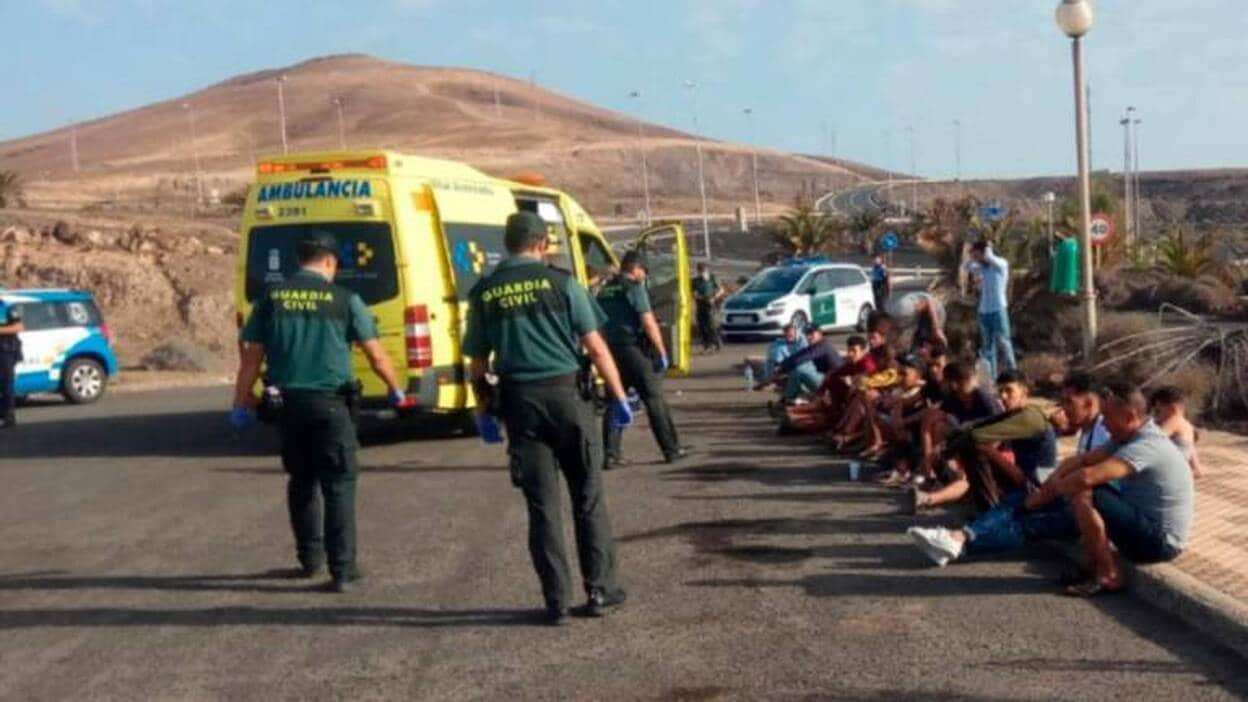 Llega Una Patera Con 30 Migrantes A Pájara | Canarias7