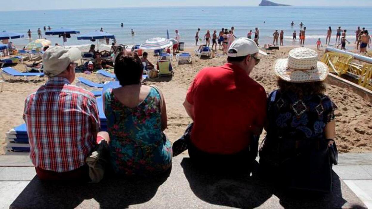 Clavijo pide a Carcedo que desbloquee el retraso de la campaña del Imserso