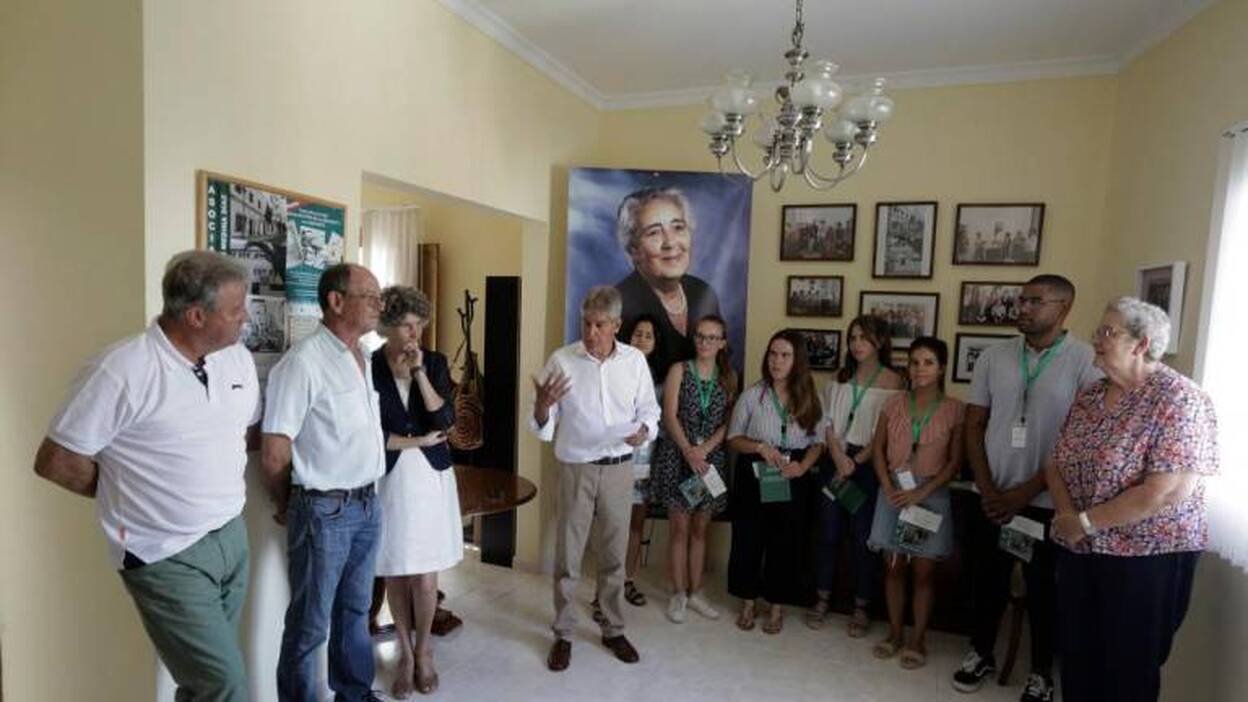 Las becas de Mercedes Medina siguen vivas