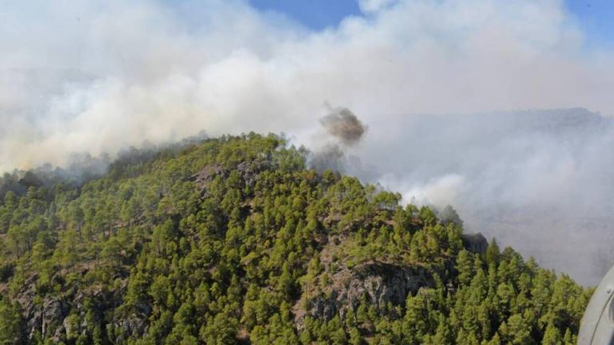 Torres asegura que el incendio en Gran Canaria estuvo «a las puertas de ser una hecatombe»