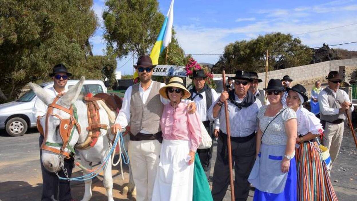 El personal de los Centros repartirá agua y fruta a los caminantes