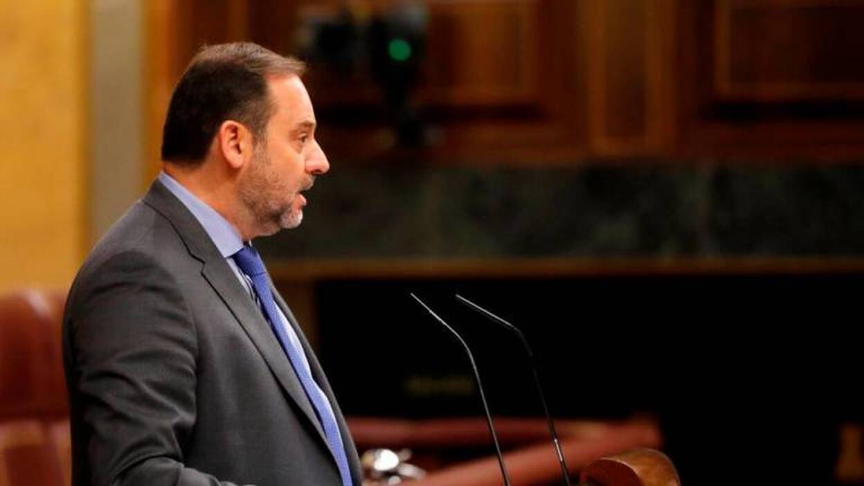 Ábalos asegura que el Gobierno tiene como prioridad garantizar la conectividad de Canarias