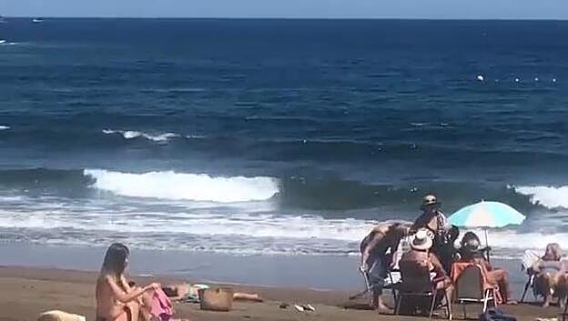 Un tiburón alarma a los bañistas de Salinetas