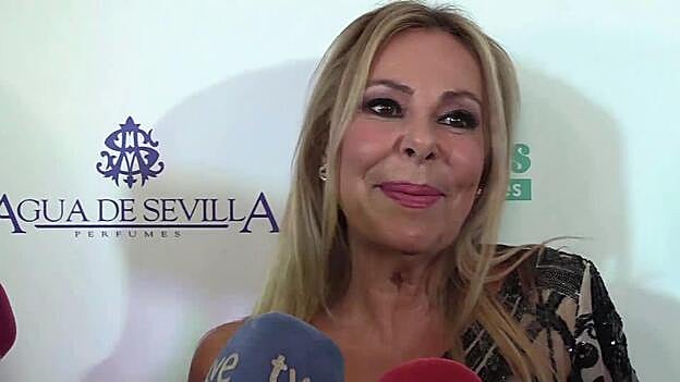 Ana Obregón acompaña a su hijo al tratamiento