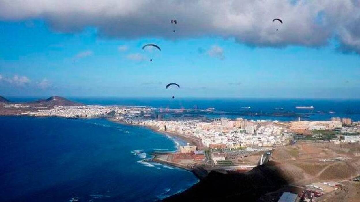 Rescatada en helicóptero una parapentista en estado grave