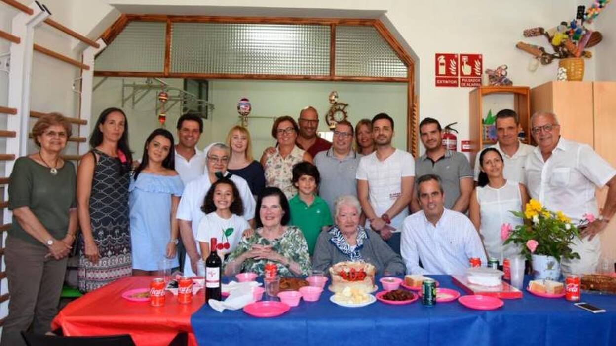 Cumpleaños centenario en familia