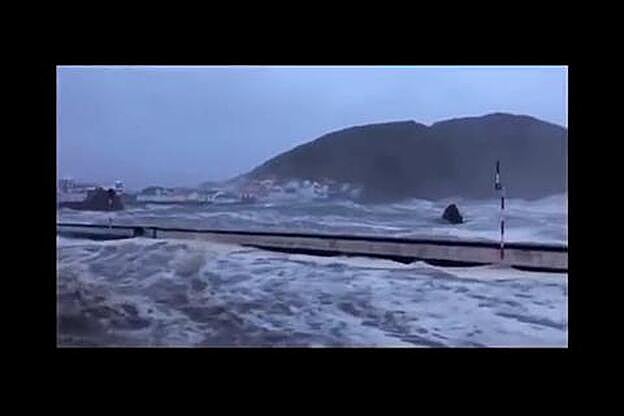 Inundaciones y vías cortadas en Azores al paso de Lorenzo