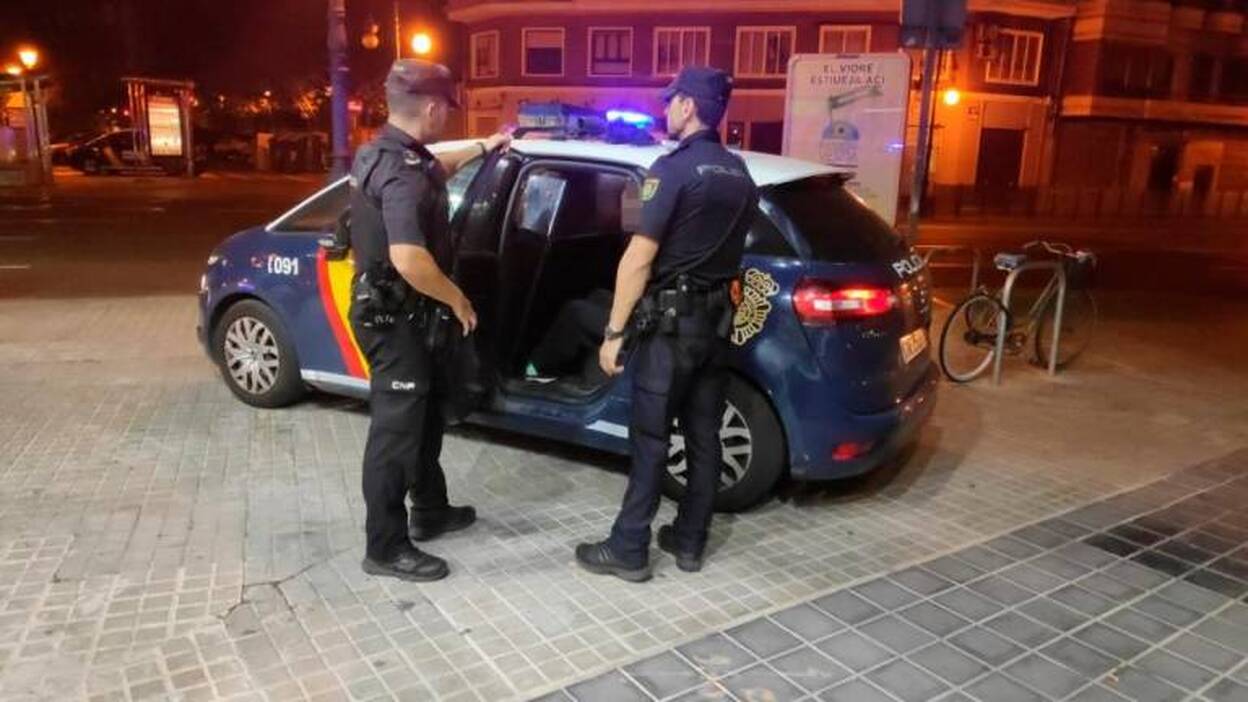 Detenida una madre por pegar a sus hijos menores con un matamoscas