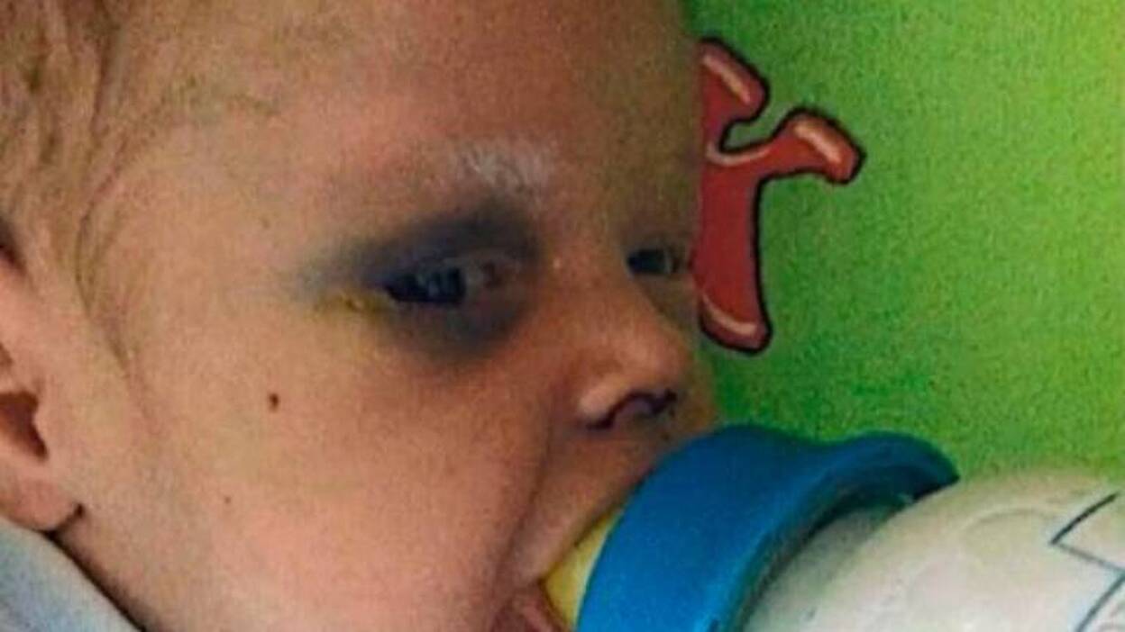 Golpea sin piedad a su bebé de un mes