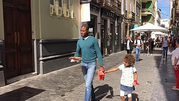 La revista C7, en el Triana Happy Market