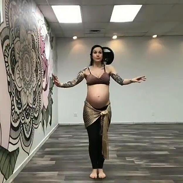 Una bailarina embarazada arrasa en Instagram