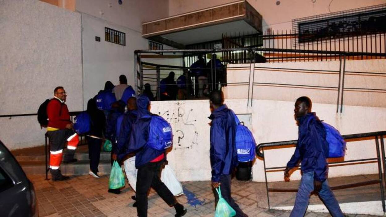 Los inmigrantes son reubicados en la Casa del Marino